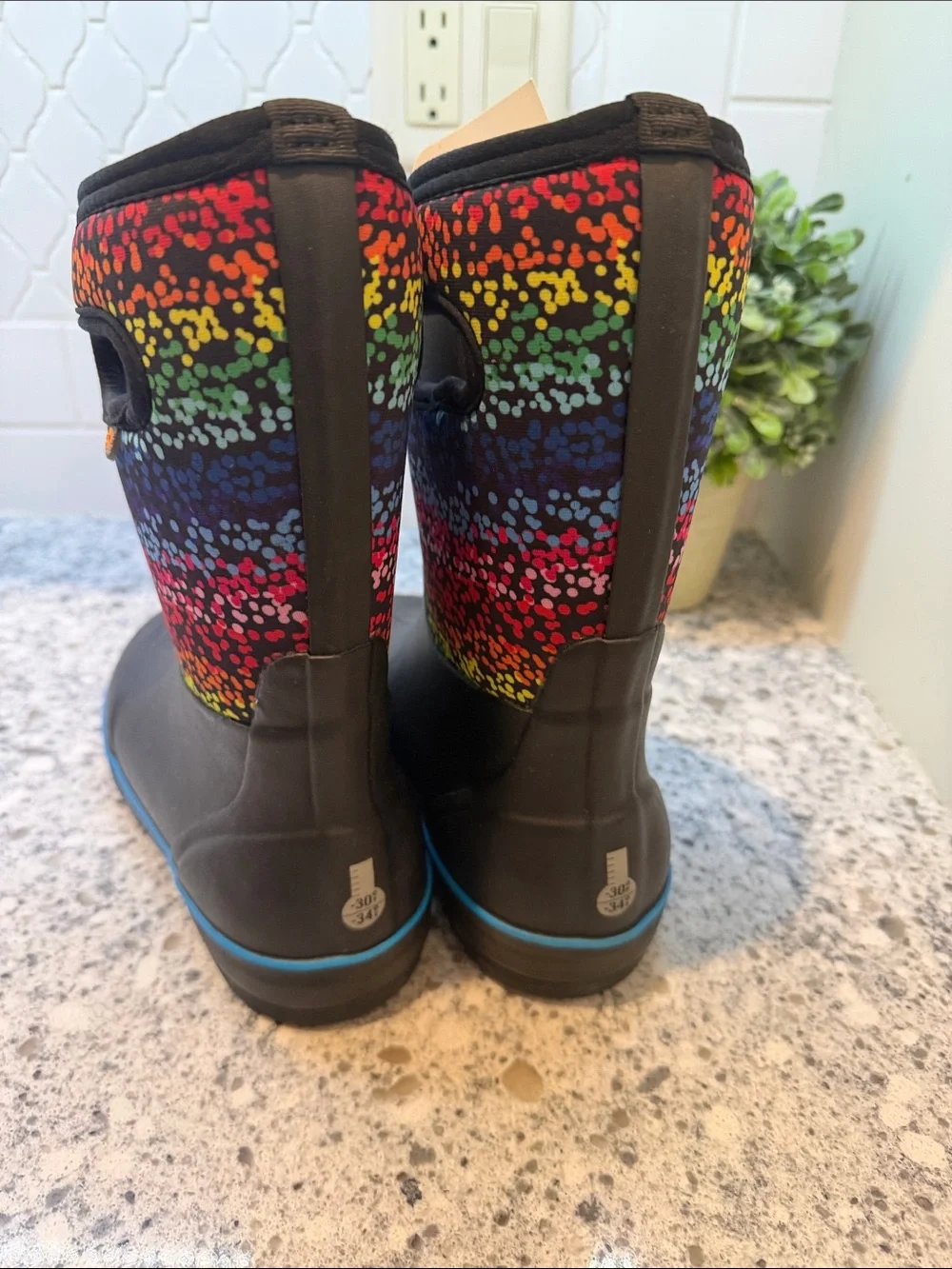 Bogs Classic II Rainbow Dots -youth  Size 3 Black Multi New
